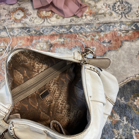 Guess purse - Picture 6 of 6